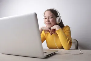 Charming Pastel Color Laptop On Soft Bedding Wallpaper