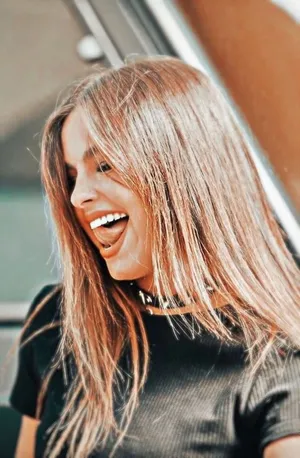 Charming Tiktok Star Addison Rae Pfp Wallpaper