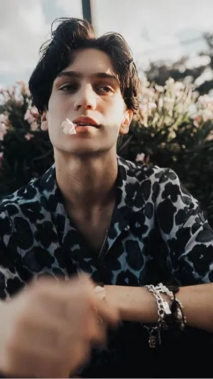 ''chase Hudson, Looking To The Horizon.'' Wallpaper