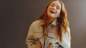 Cheerful Image Of Sadie Sink Wallpaper