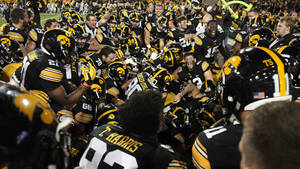 Cheering Iowa Hawkeyes Wallpaper