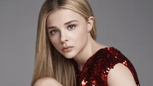 Chloë Grace Moretz Crystal Red Top Wallpaper