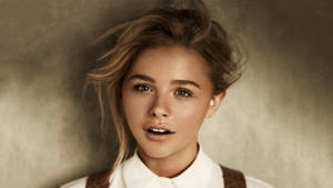 Chloë Grace Moretz On Gray Wall Wallpaper