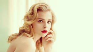 Chloë Grace Moretz Vintage Look Wallpaper