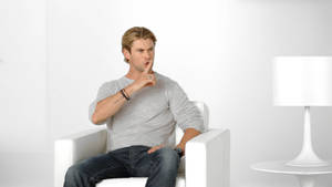 Chris Hemsworth Hushing. Wallpaper