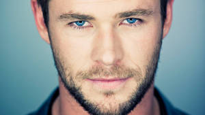 Chris Hemsworth Smirking Wallpaper