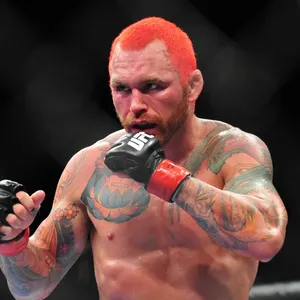 Chris Leben Wearing Black Ufc Gloves Wallpaper