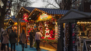 Christmas Market Decorative Items Wallpaper