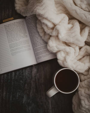 Chunky Blanket Aesthetic Book Desktop Wallpaper