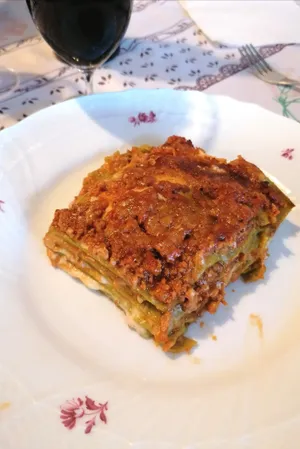 Chunky Meat Lasagna Alla Bolognese Wallpaper