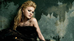 Classy Singer Kelly Clarkson Wallpaper