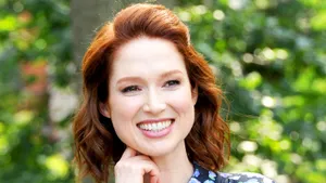 Close-up Shot American Actress Ellie Kemper Wallpaper