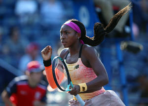 Coco Gauff Wearing Hot Pink Headband Wallpaper