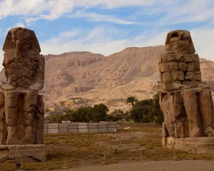 Colossi_of_ Memnon_ Ancient_ Egyptian_ Statues Wallpaper