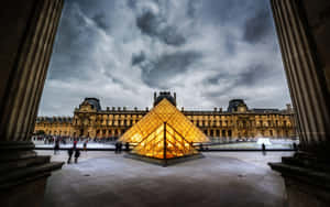 Column Frame Louvre Museum Wallpaper