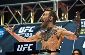 Conor Mcgregor Weighing Ufc 4k Wallpaper