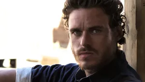 Cool Actor Richard Madden Wallpaper