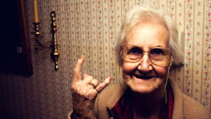 Cool Grandma Rocking Peace Sign Wallpaper