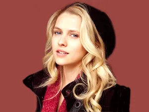 Cool Look Of Teresa Palmer Wallpaper