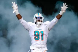 Cool Miami Dolphins Emmanuel Ogbah Wallpaper