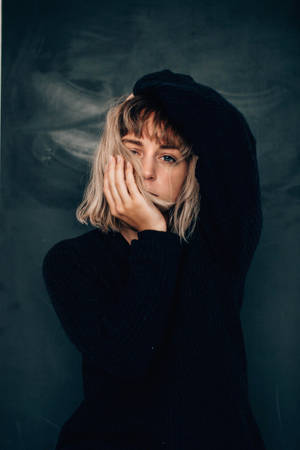 Cool Photo Shoot Of Sad Girl Wallpaper