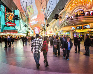 Couple Walking In Fremont Street Wallpaper