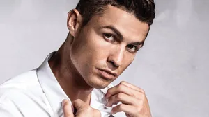 Cr7 Hd Fixing White Collar Wallpaper