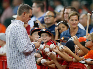 Craig Biggio Signing Autographs Wallpaper