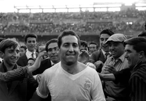 Crowd Congratulating Spanish Footballer Francisco Gento Wallpaper
