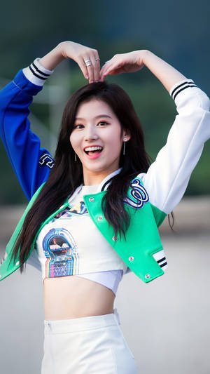 Cute Girl K-pop Sana Wallpaper