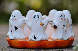 Cute Halloween White Ghost Ornament Wallpaper