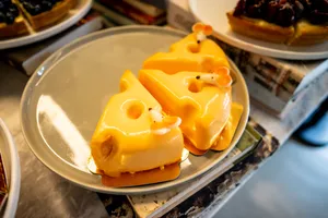 Cute Mouse Cheese Cake Wallpaper