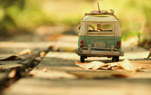 Cute Vintage Toy Van Wallpaper