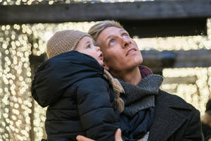 Dad And Daughter Looking Up Wallpaper