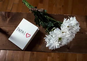 Dad Love Letter With White Flowers Wallpaper