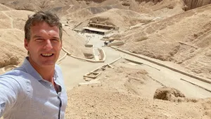 Dan Snow Capturing Valley Of The Kings Wallpaper