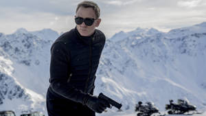 Daniel Craig Action Movie Wallpaper