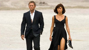 Daniel Craig With Olga Kurylenko Wallpaper