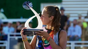 Daria Kasatkina Kissing Her Trophy Wallpaper