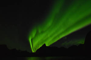 Dark Sky Bright Northern Lights Wallpaper