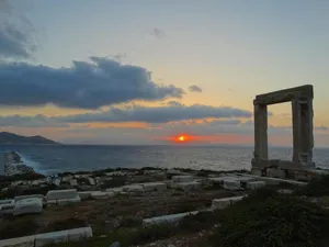 Dark Sky In Temple Of Apollo On The Island Of Naxos Wallpaper