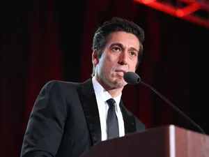 David Muir As Speaker Wallpaper