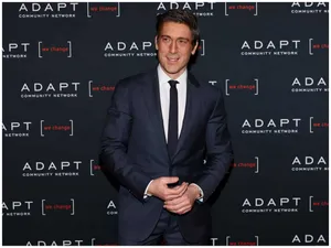 David Muir Attends 2022 Adapt Leadership Awards Wallpaper