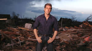 David Muir Reporting About Oklahoma Tornado Wallpaper