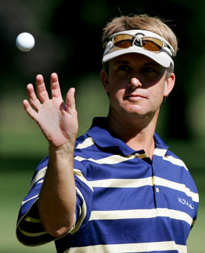 David Toms Catching Golf Ball Wallpaper