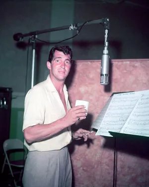 Dean Martin Us Actor And Singer Wallpaper