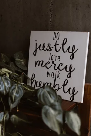 Dedicated Nurse At Mercy Hospital Wallpaper