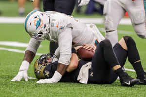 Defensive Football Emmanuel Ogbah Player Wallpaper
