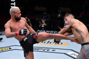 Deiveson Figueiredo Kicking His Opponent Wallpaper