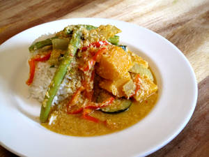 Delightful Butternut Squash And Zucchini Red Thai Curry Wallpaper